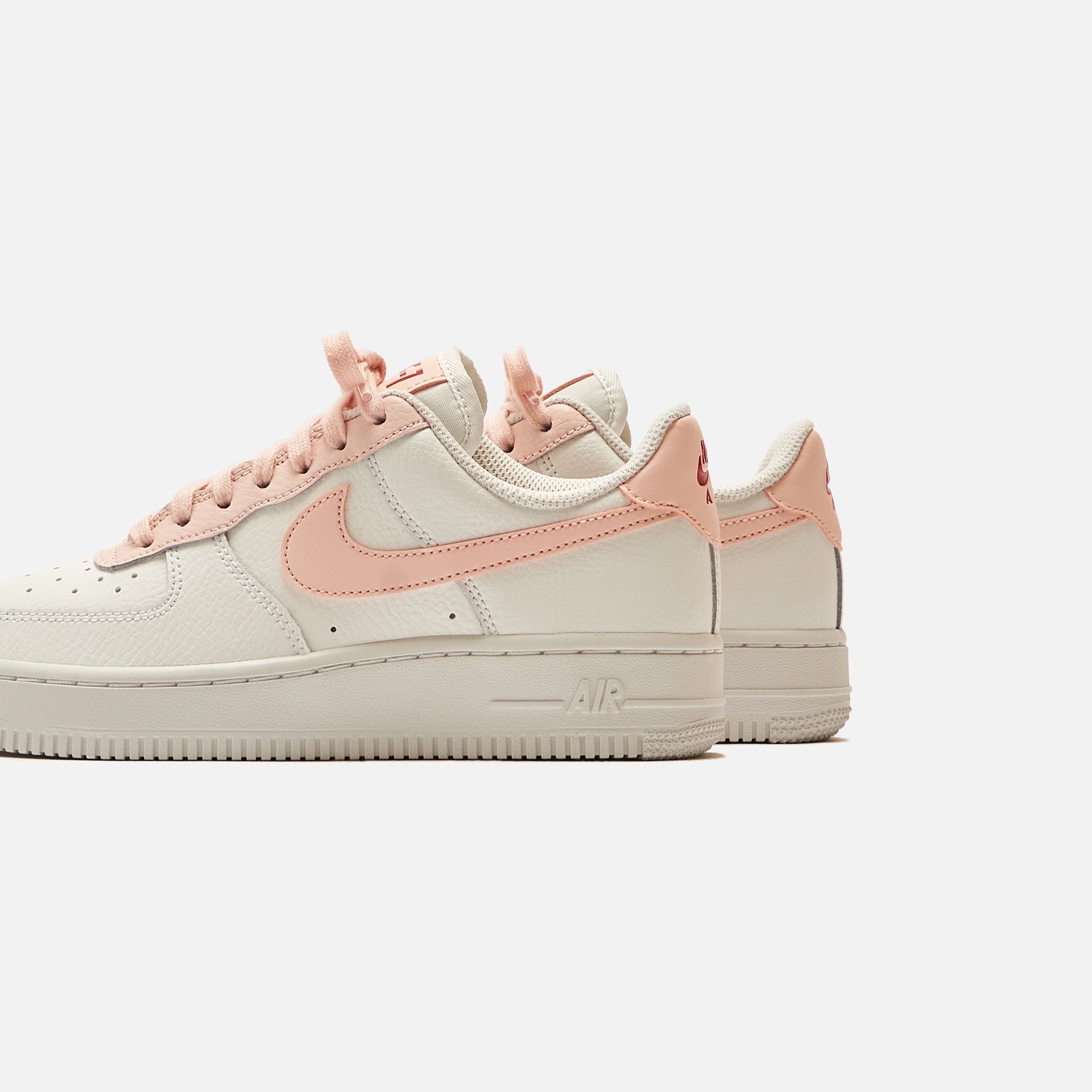 Nike WMNS Air Force 1 `07 - Summit White / University Red / Pale Coral