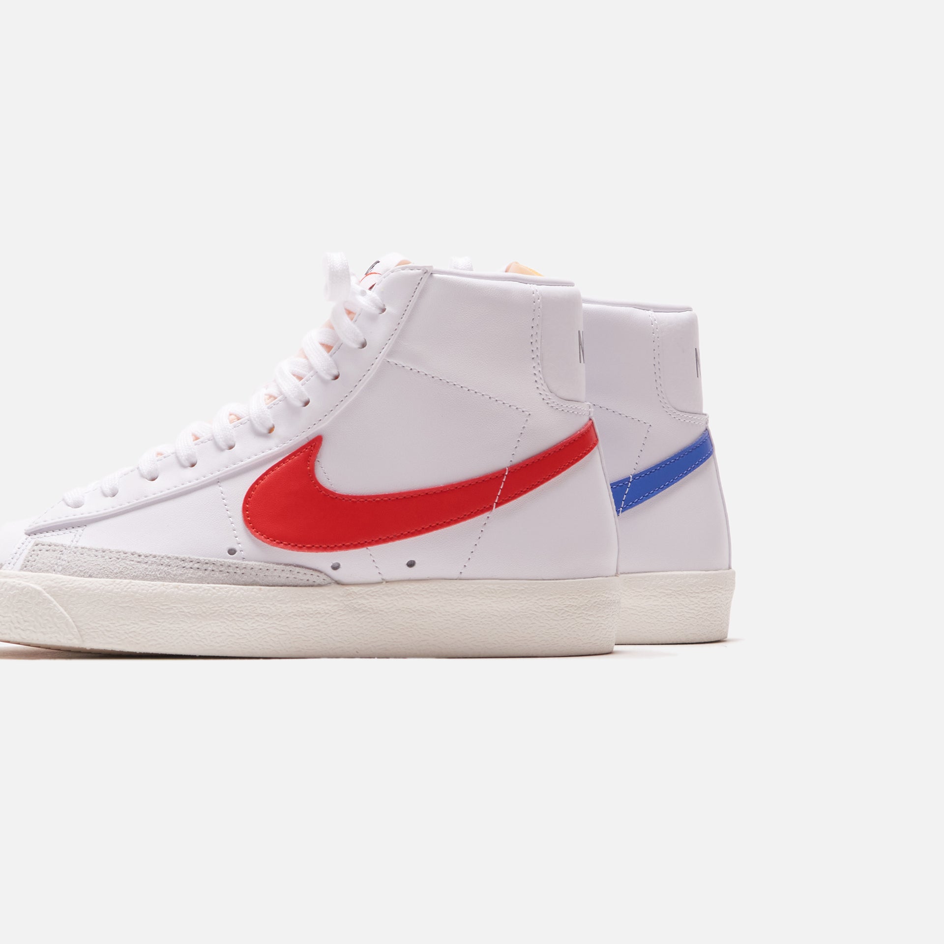 Nike Blazer Mid `77 - White / Medium Blue / Sail / Habanero Red