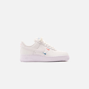 Nike WMNS Air Force 1 '07 Essential - Summit White / Solar Red / Green ...