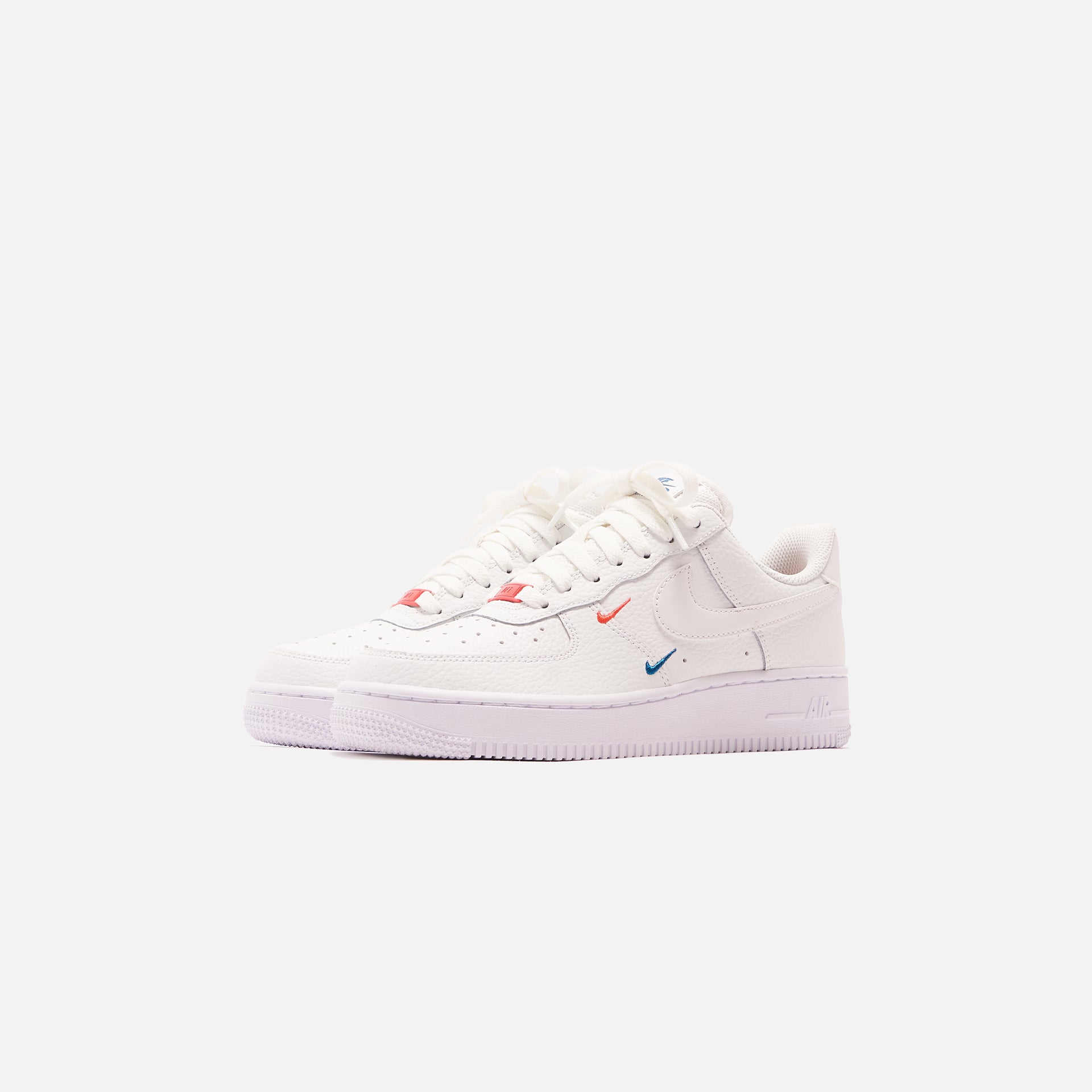 Nike WMNS Air Force 1 '07 Essential - Summit White / Solar Red / Green Abyss