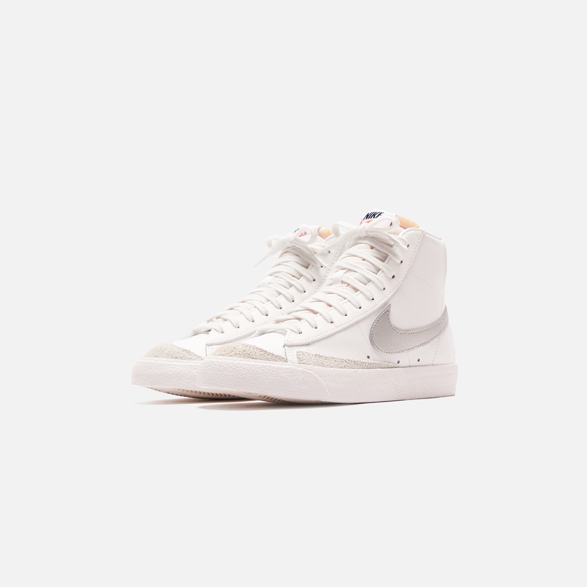 Nike WMNS Blazer Mid `77 - Summit White / Metallic Silver