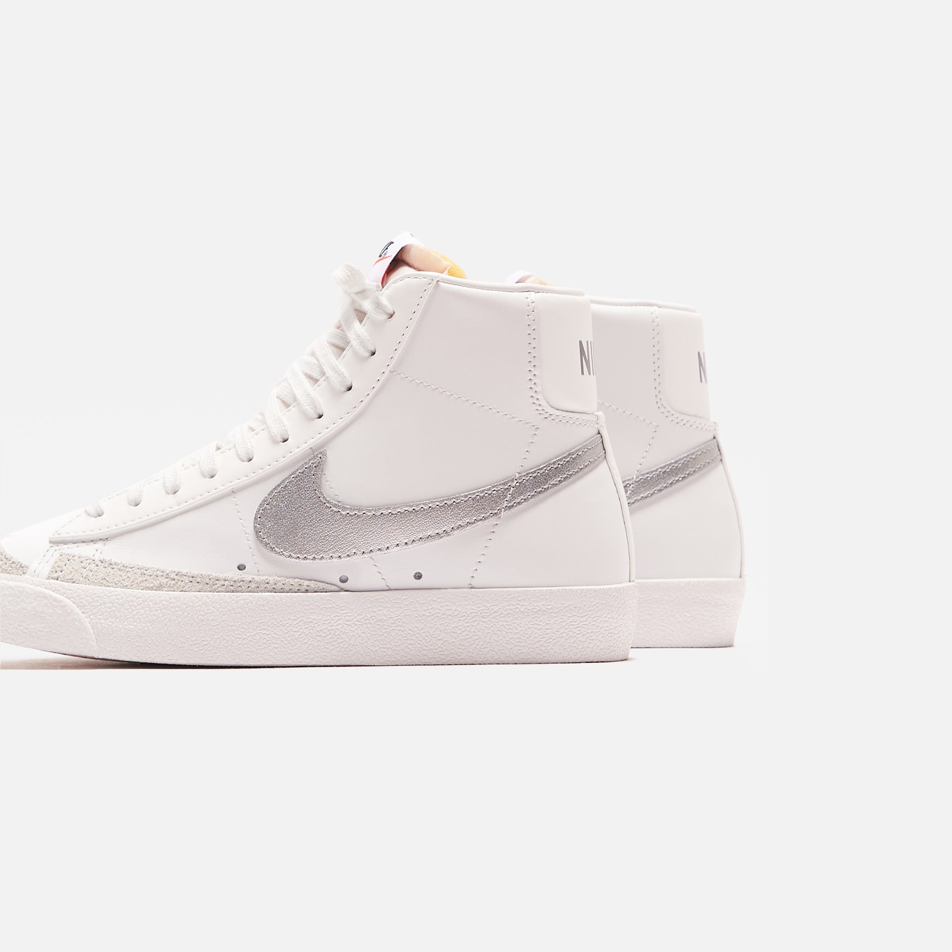 Nike WMNS Blazer Mid `77 - Summit White / Metallic Silver