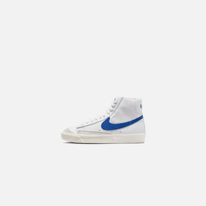 Nike WMNS Blazer Mid `77 - White / Game Royal / Sail / Black / Team Orange