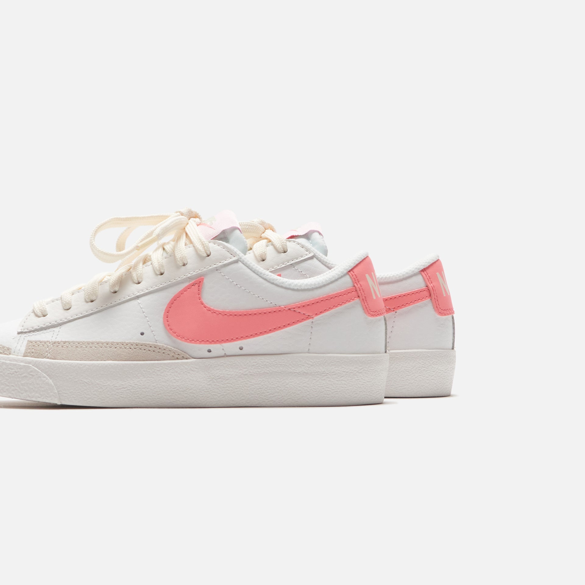 Nike Blazer Low `77 - Summit White / Pink Gaze / Coconut Milk