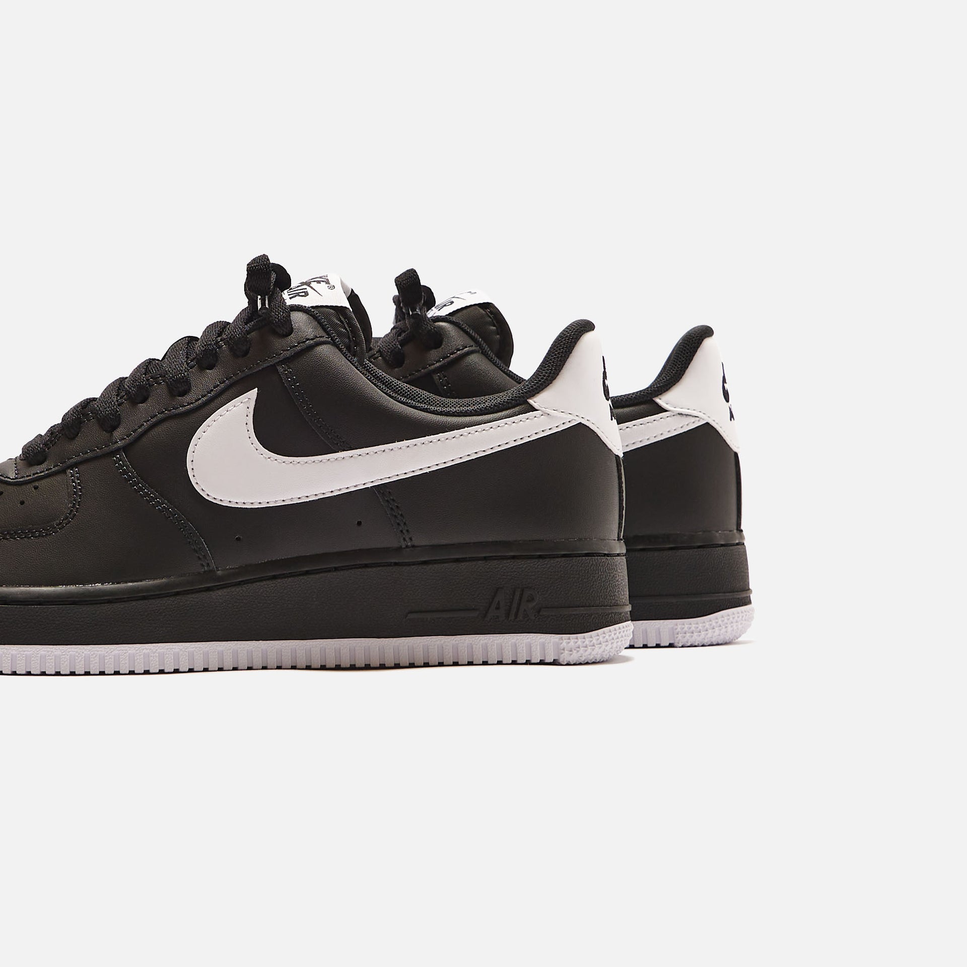 Nike Air Force 1 `07 - Black / White