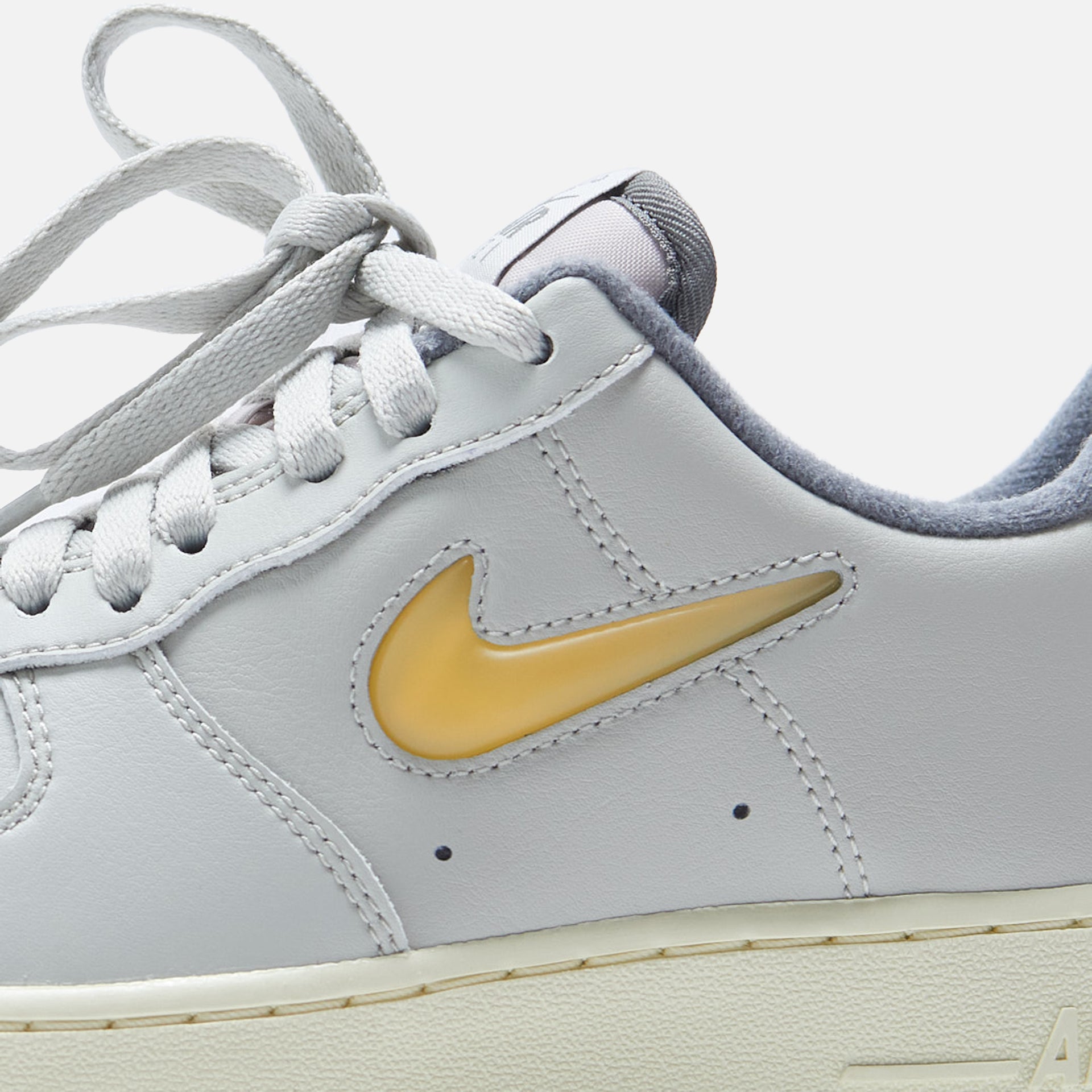 Nike Air Force 1 `07 LX VTG - Light Bone / Pale Vanilla Tumble