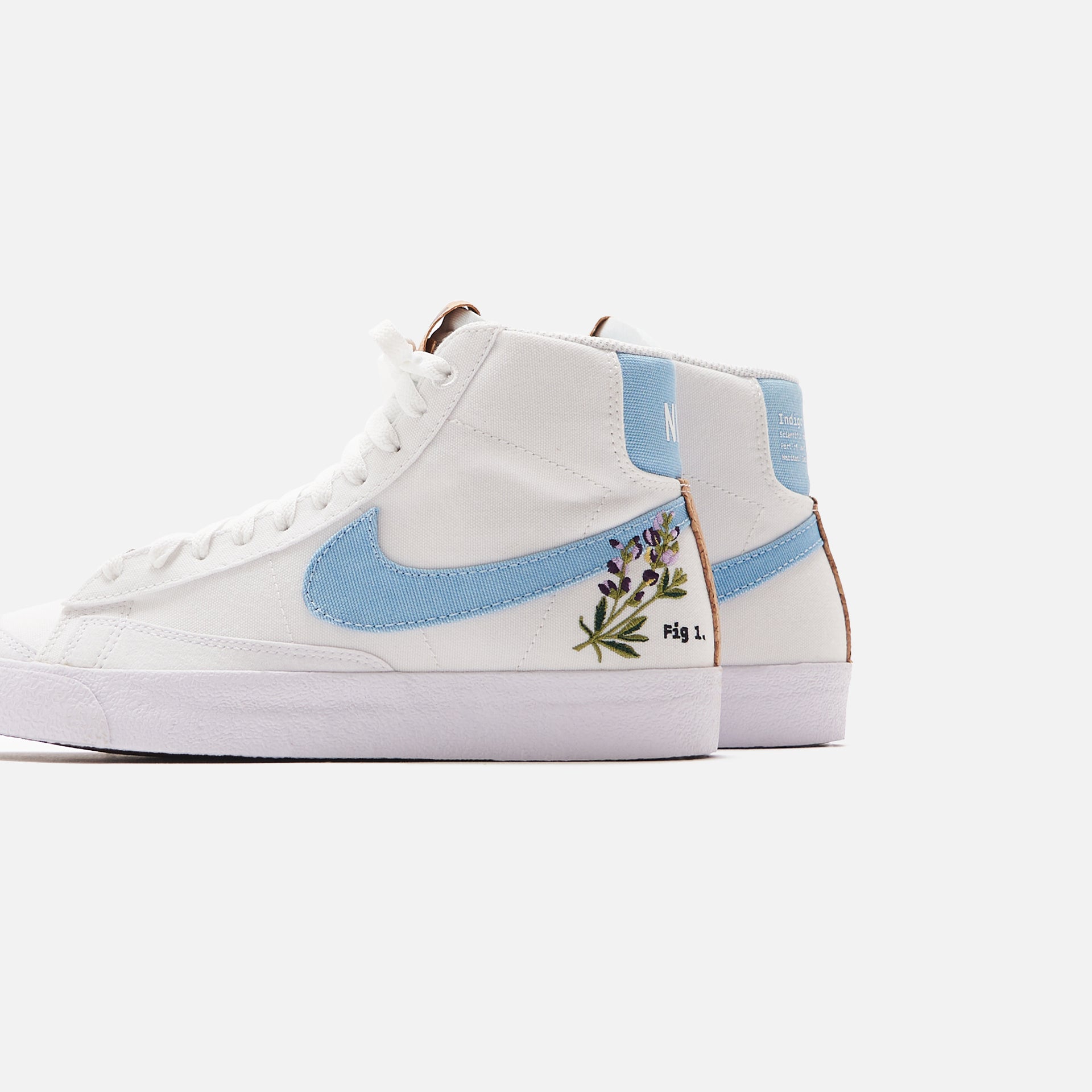 Nike WMNS Blazer Mid `77 SE - White / Obsidian / Multi Color