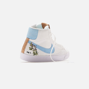 Nike WMNS Blazer Mid `77 SE - White / Obsidian / Multi Color