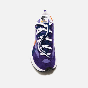 Nike x Sacai Vaporwaffle - Dark Iris / Campfire Orange