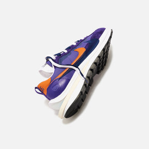 Nike x Sacai Vaporwaffle - Dark Iris / Campfire Orange