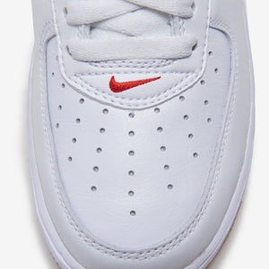 Nike Air Force 1 Low Retro Since 82 White - WHITE/UNIVERSITY RED-GUM  YELLOW