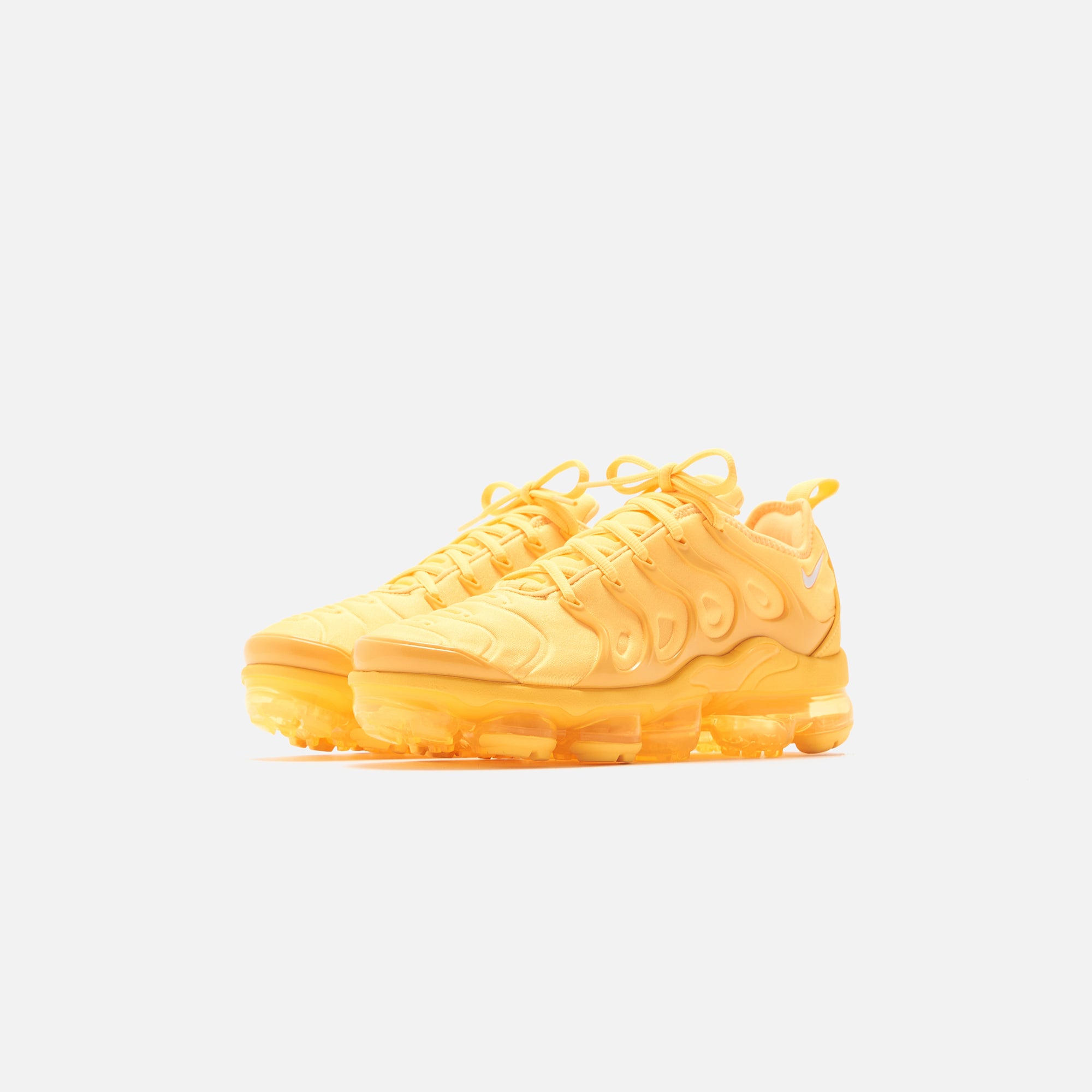 vapormax plus yolk yellow