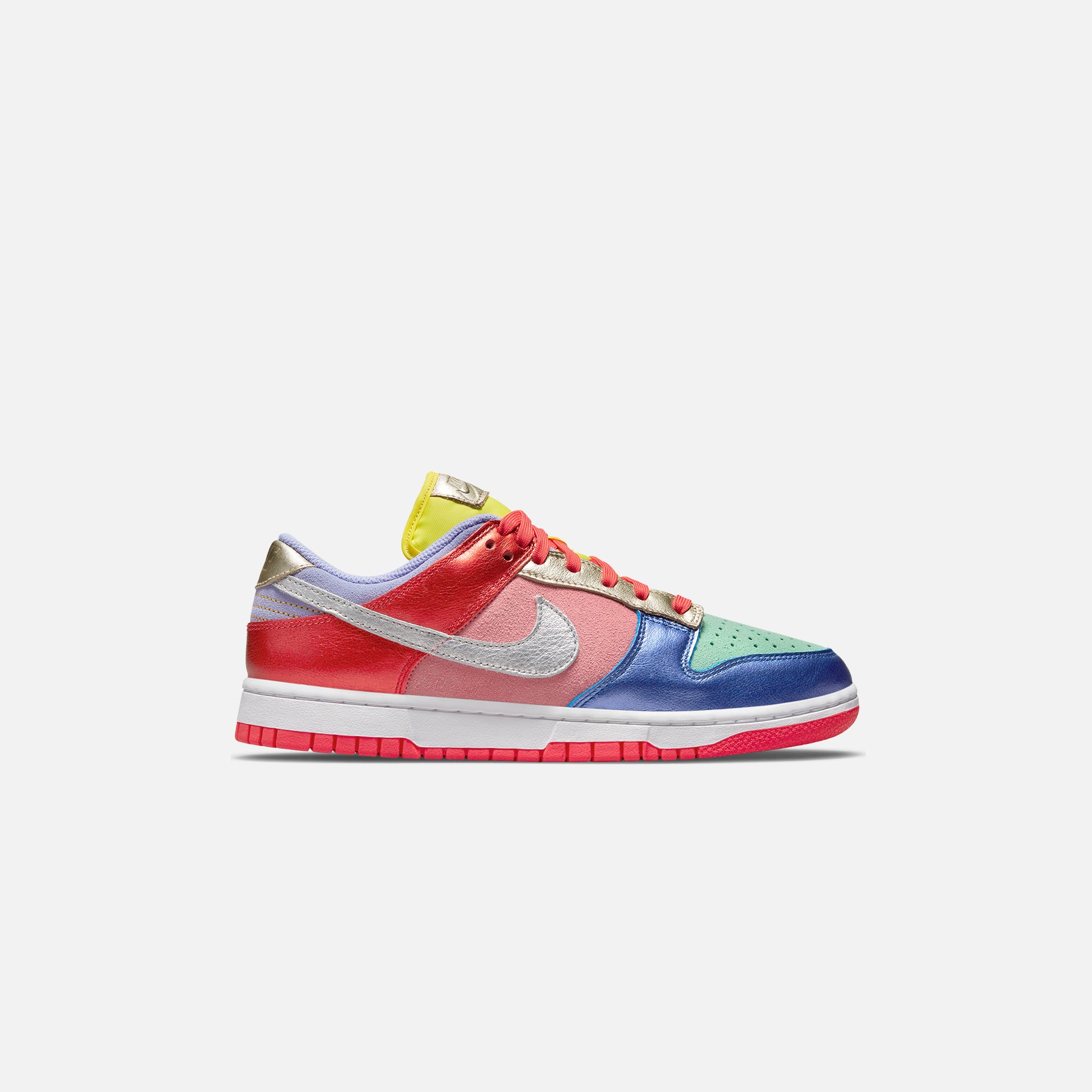 Nike WMNS Dunk Low SE - Sunset Pulse / Silver / Purple Pulse