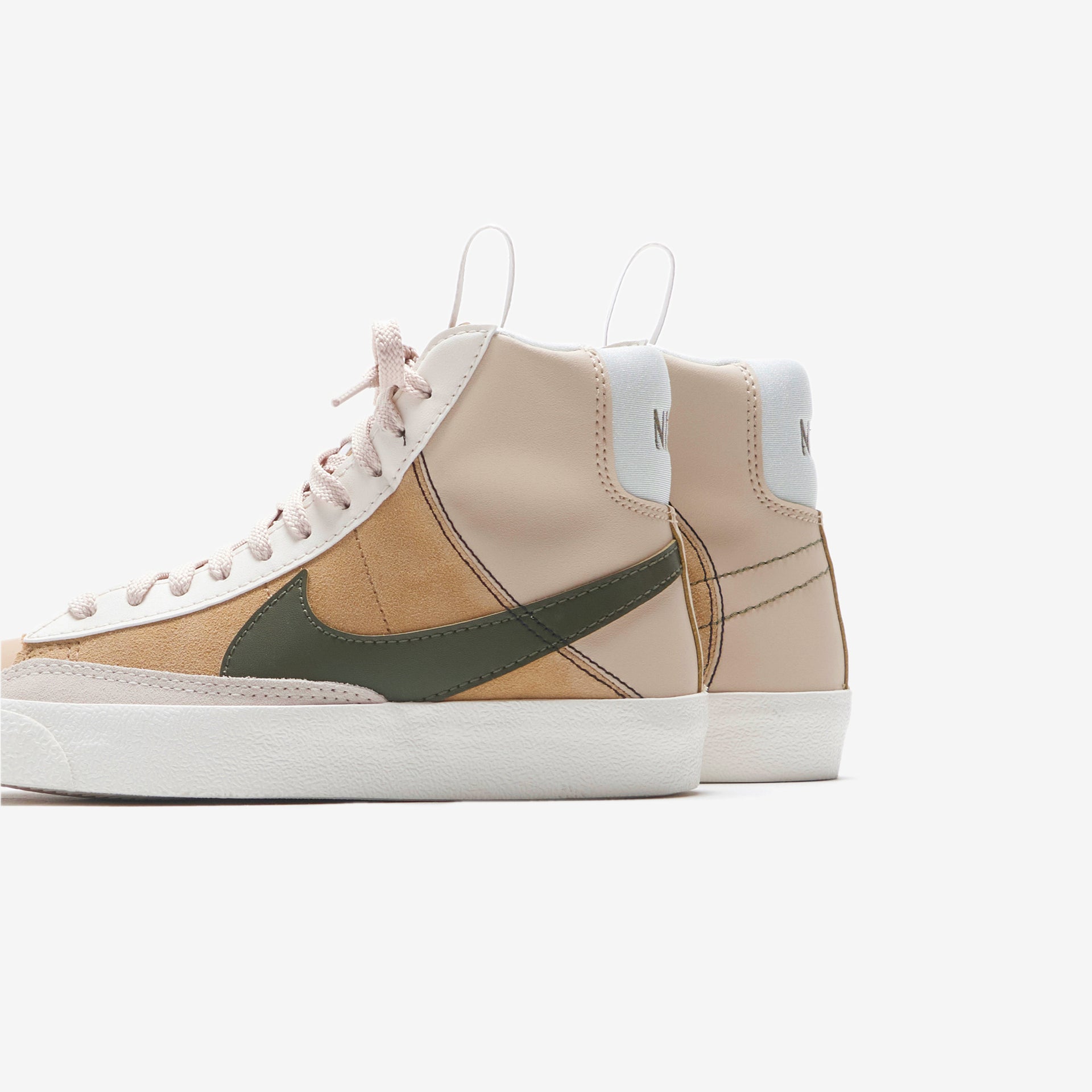 Nike Grade School Blazer Mid `77 SE - Sand Drift / Light Silver / Phantom / Medium Olive