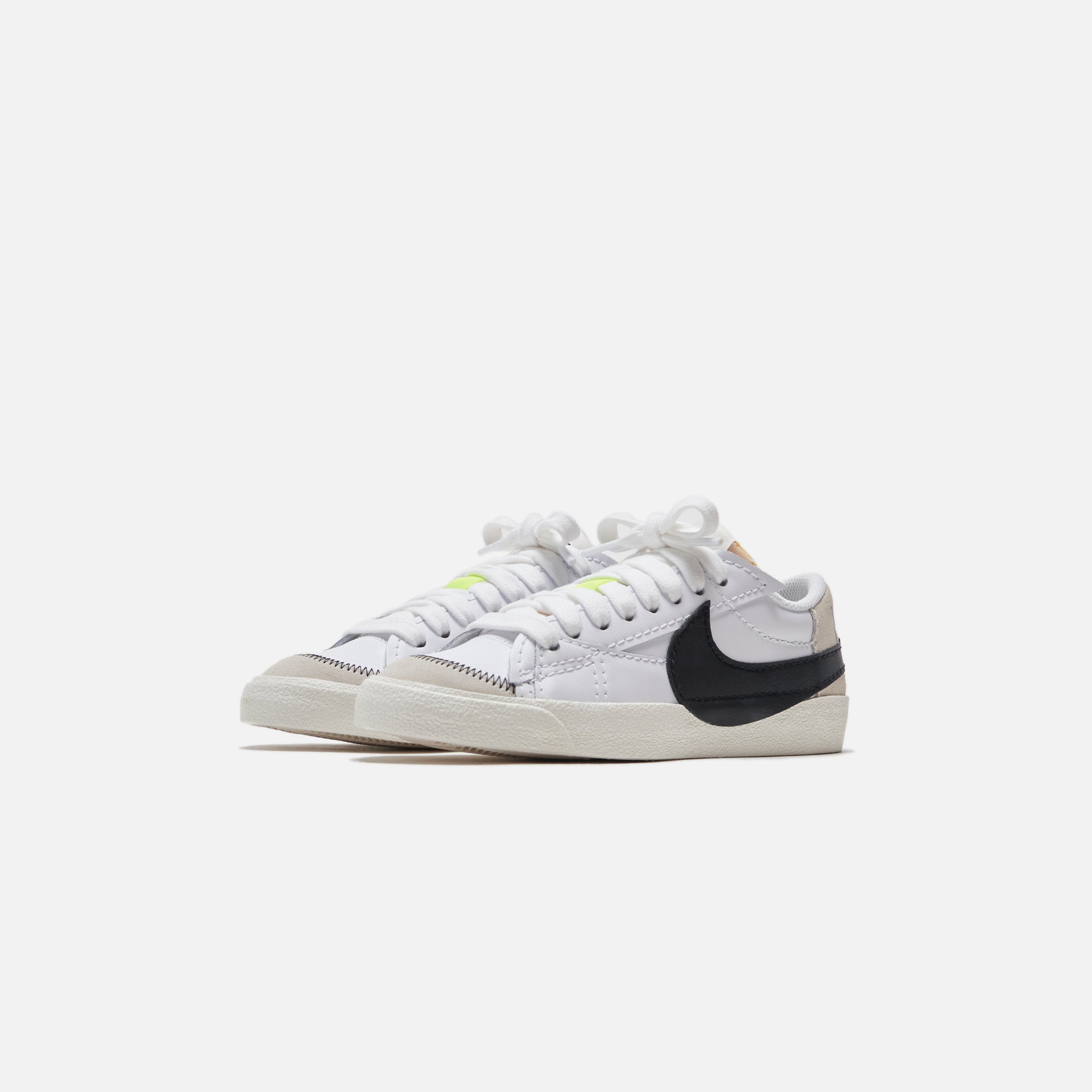 Nike WMNS Blazer Low `77 Jumbo - White / Black / Sail