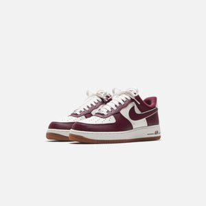 Nike Air Force 1 `07 LV8 Se Varsity Men`s Casual Shoes Athletic Sneakers  Low Top, - Nike shoes Air Force - Brown , Sail/Night Maroon/Gum Med Brown  Manufacturer