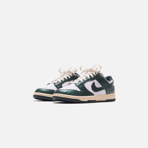 Nike Zapatillas WMNS Dunk Low - White / Pro Green / Coconut Milk