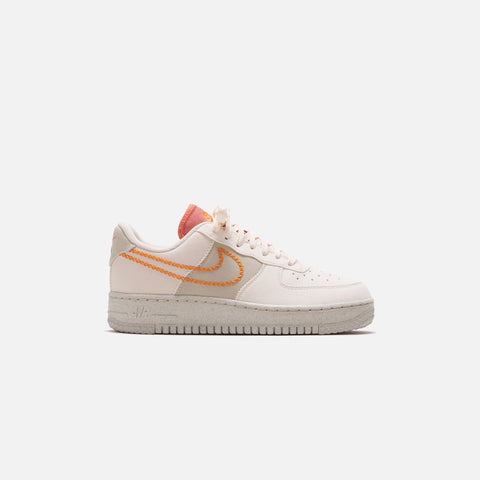 Nike WMNS Air Force 1 - Coconut Milk / Light Curry Olive Aura