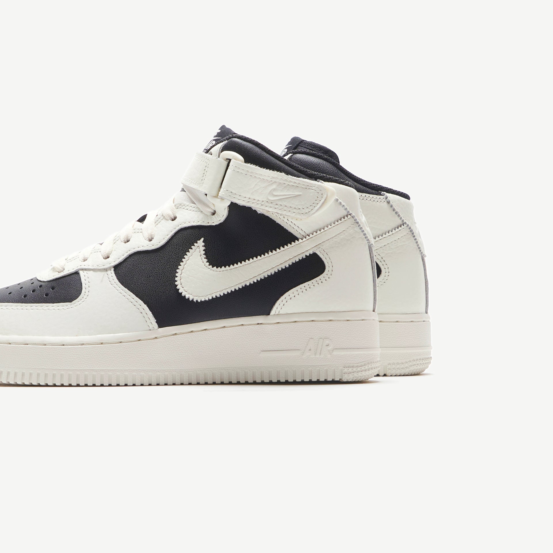 Nike Wmns Air Force 1 - Black / Sail / Coconut Milk