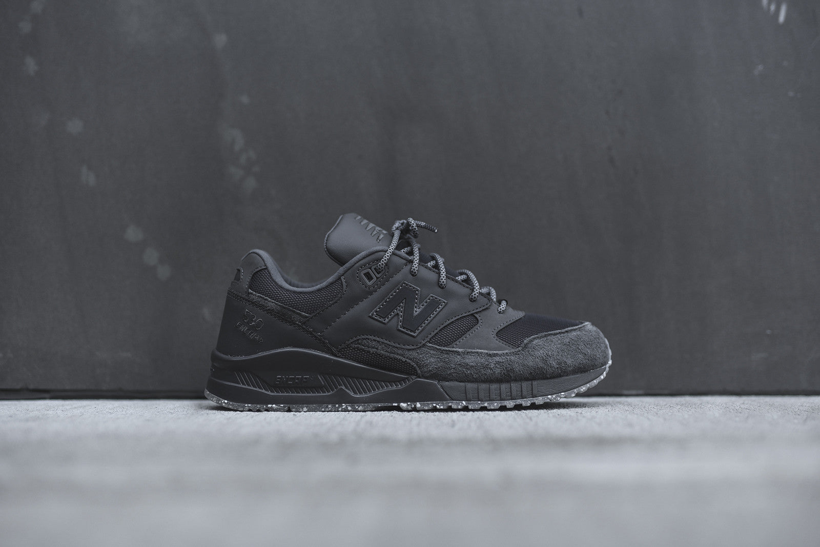 New Balance M530 Elite - Dark Grey / Iridescent