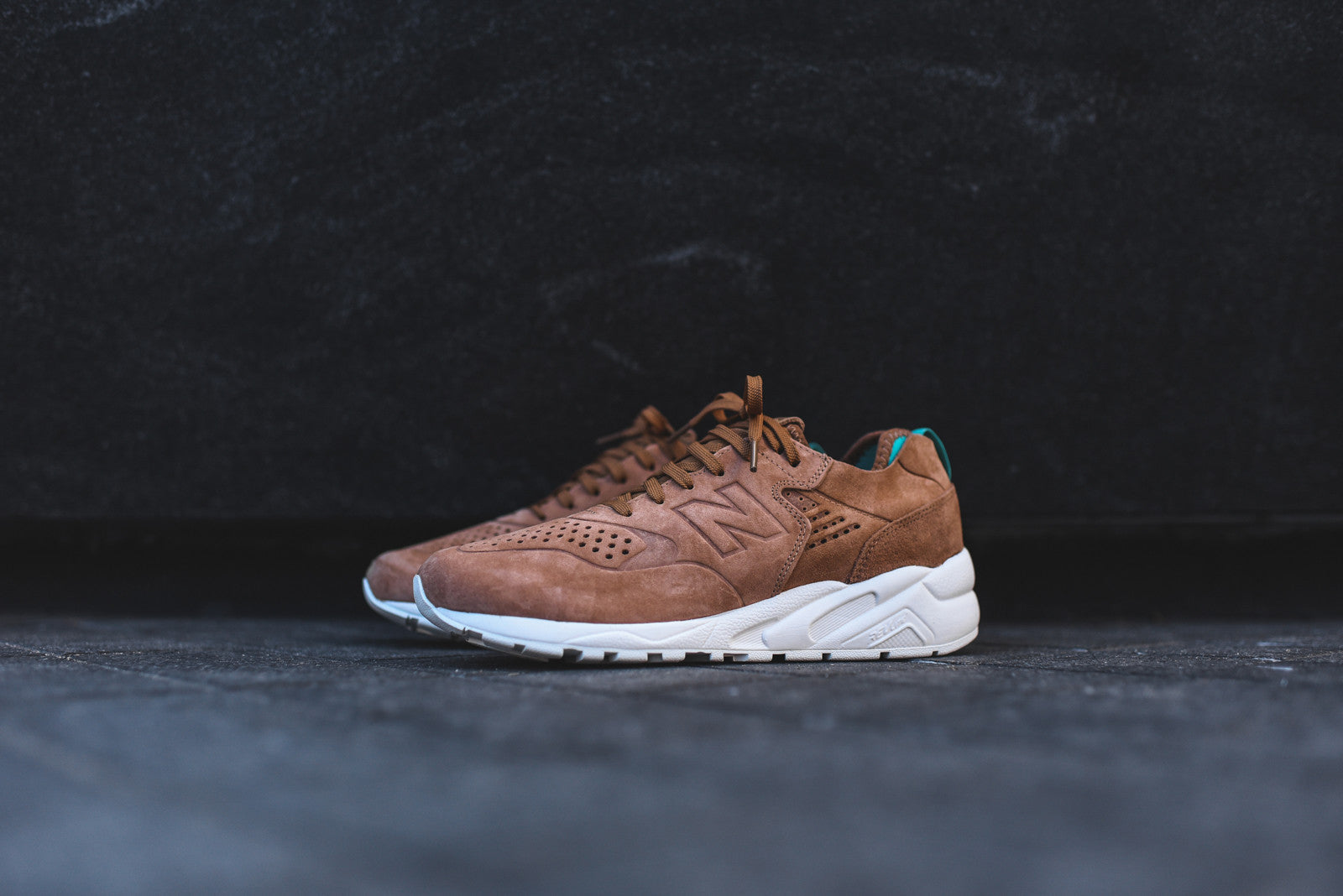New Balance Deconstructed 580 - Brown