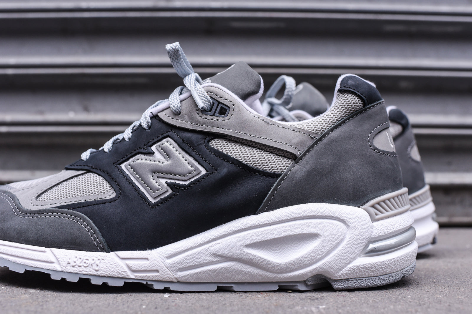 New Balance M990XG2 - Grey / White