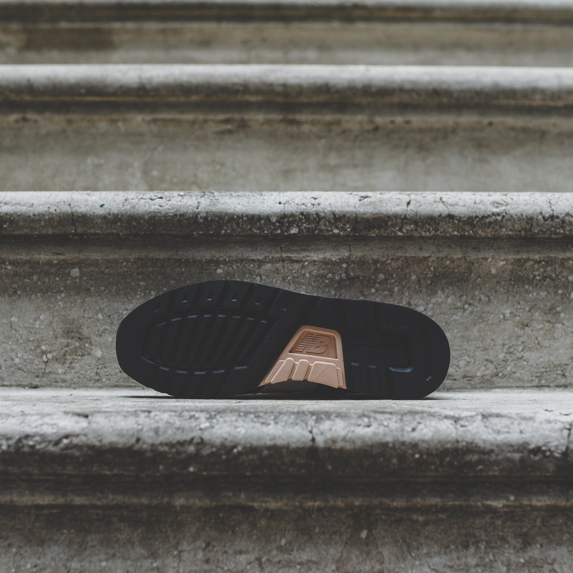 New Balance 997 - Black  / Nimbus