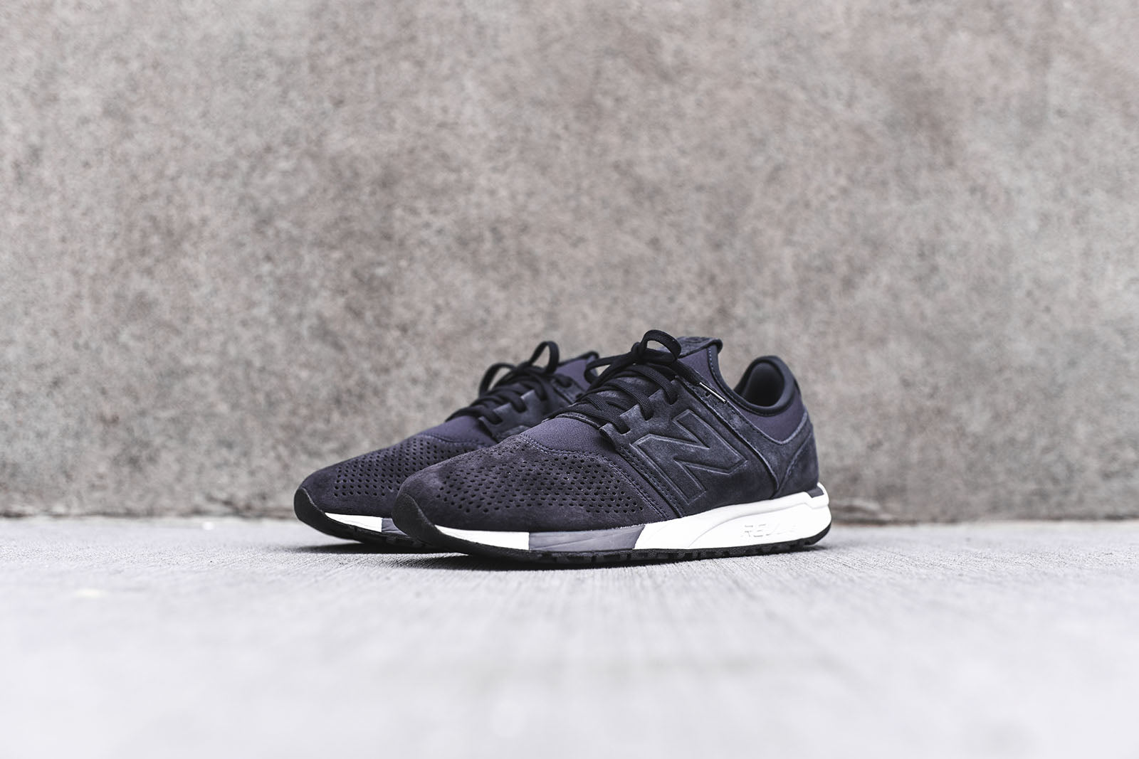 New Balance 247 - Navy / White