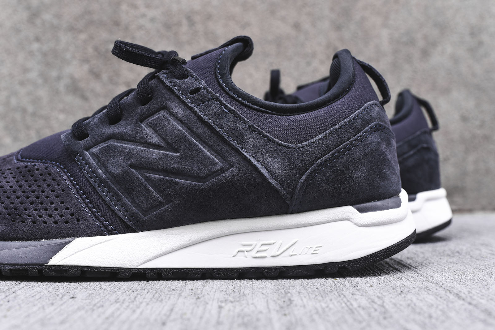 New Balance 247 - Navy / White