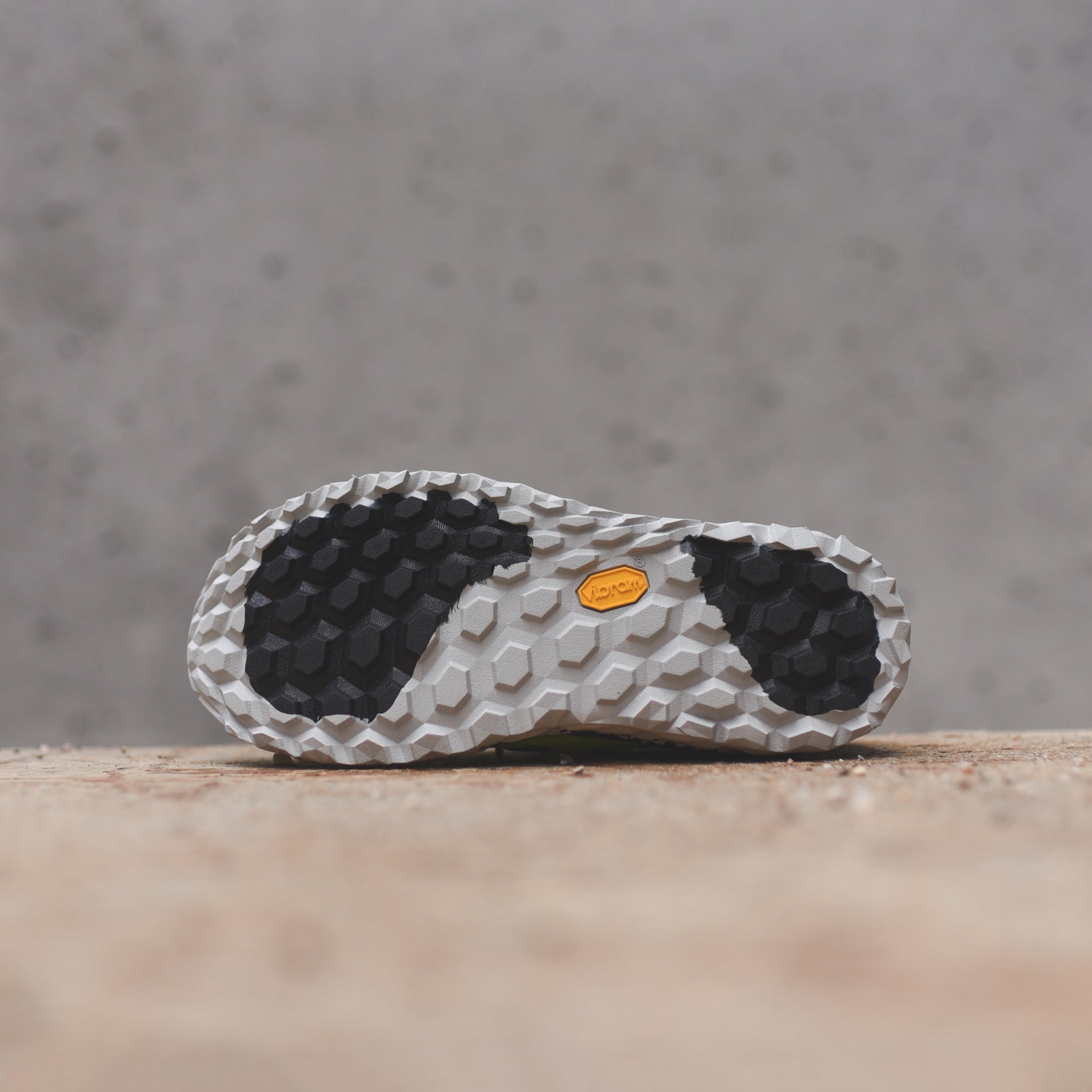 New Balance MTHIERY3 - Neon Yellow / Black / Grey