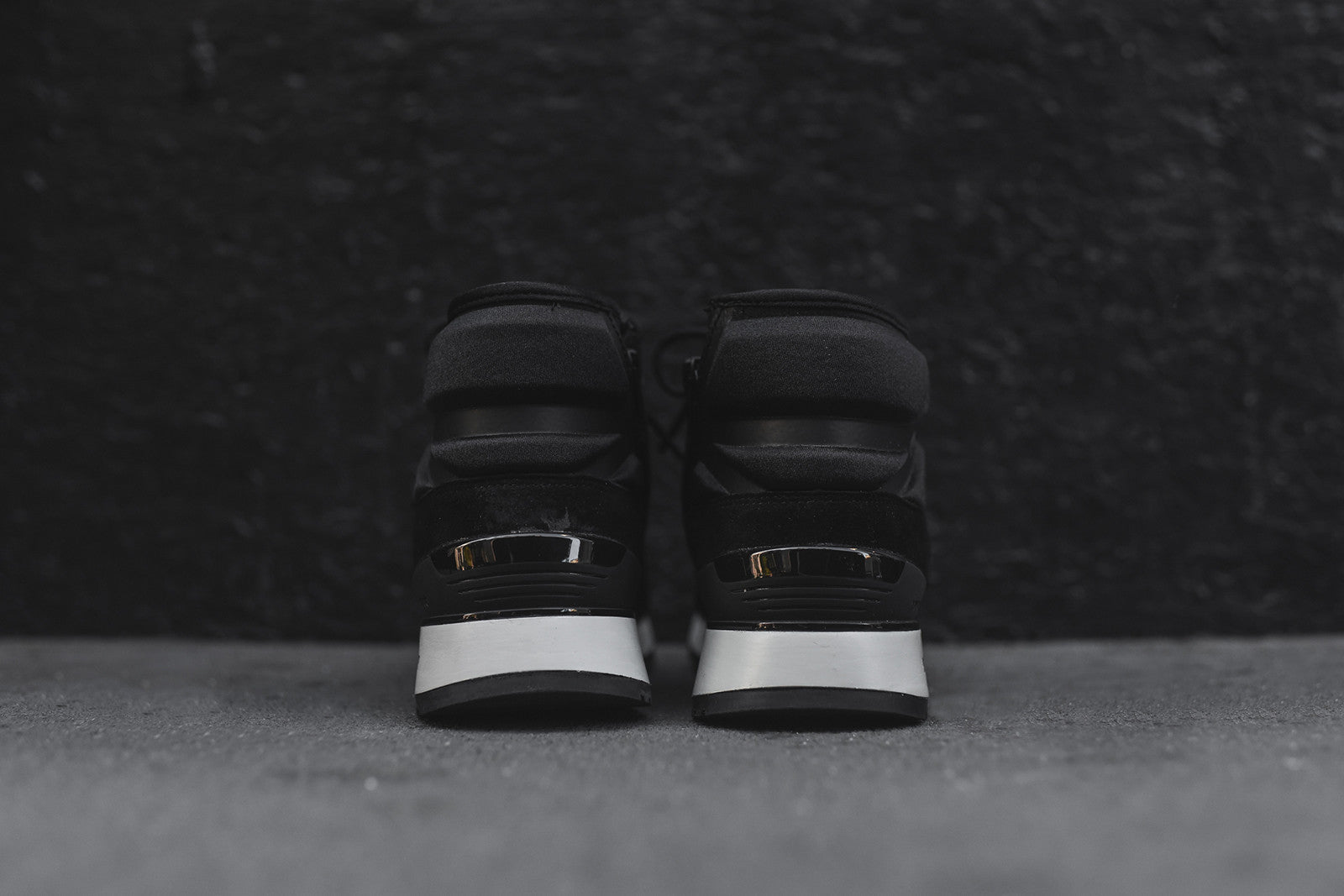 New Balance Niobium Boot - Black / White