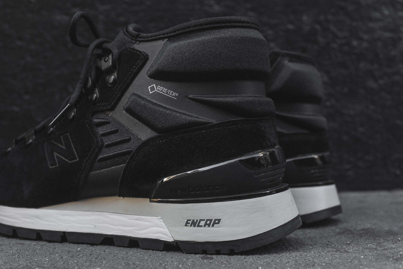 New Balance Niobium Boot - Black / White