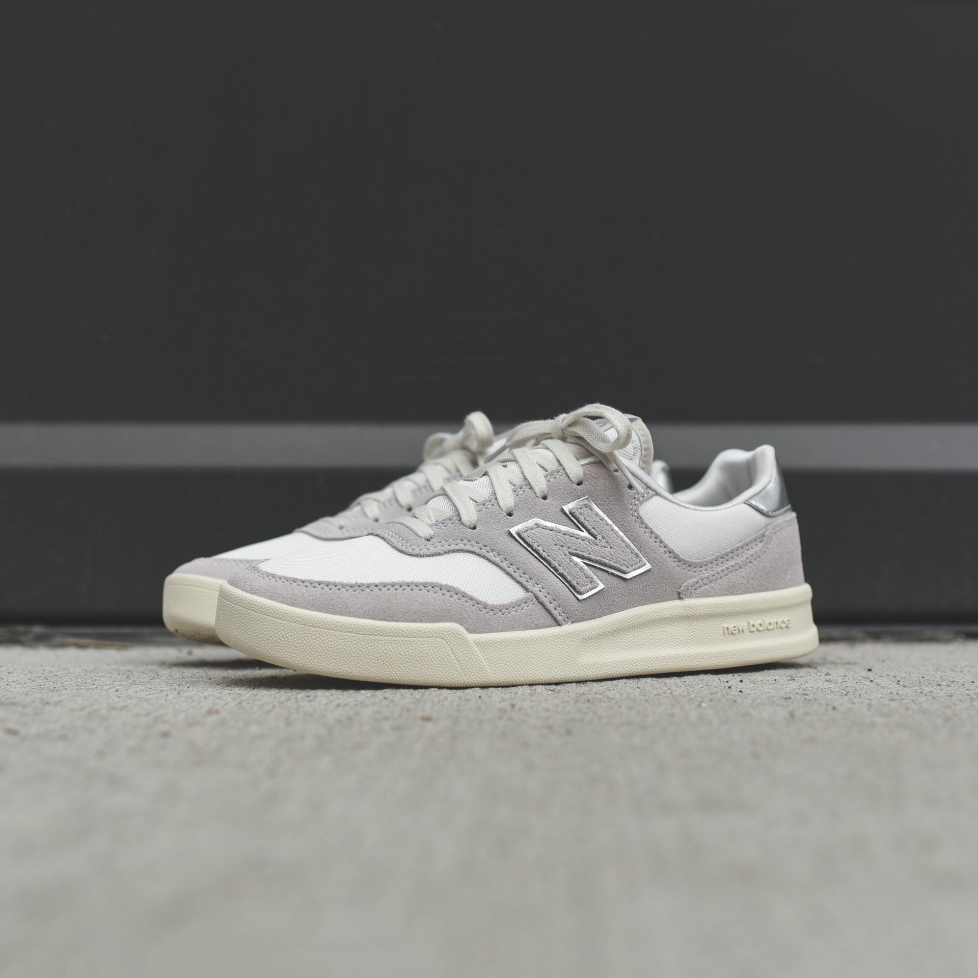 New Balance WMNS WRT300v2 - Light Grey / Silver