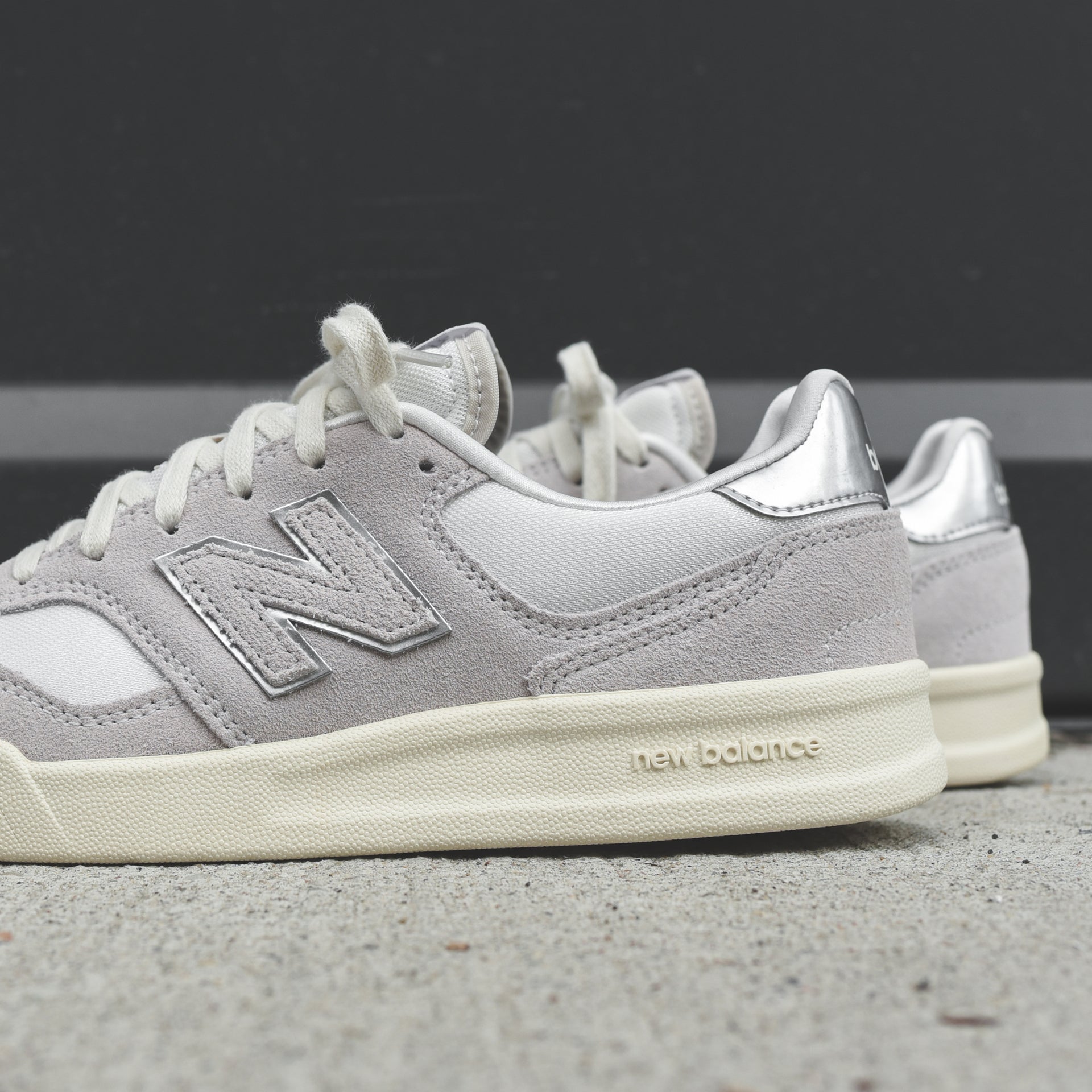 New Balance WMNS WRT300v2 - Light Grey / Silver