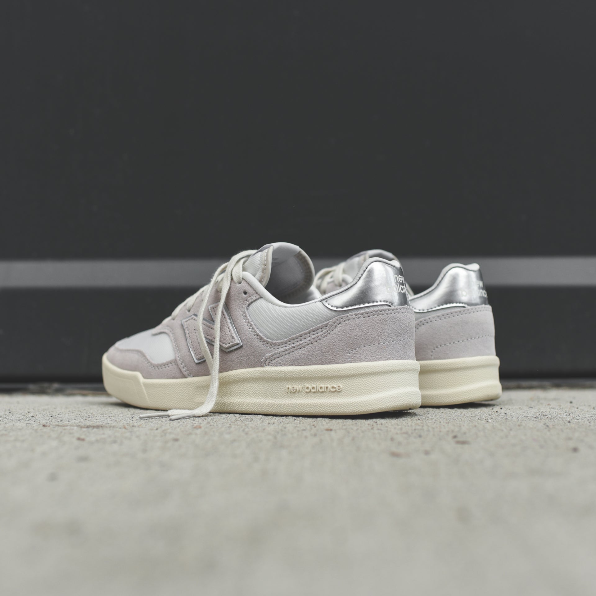 New Balance WMNS WRT300v2 - Light Grey / Silver