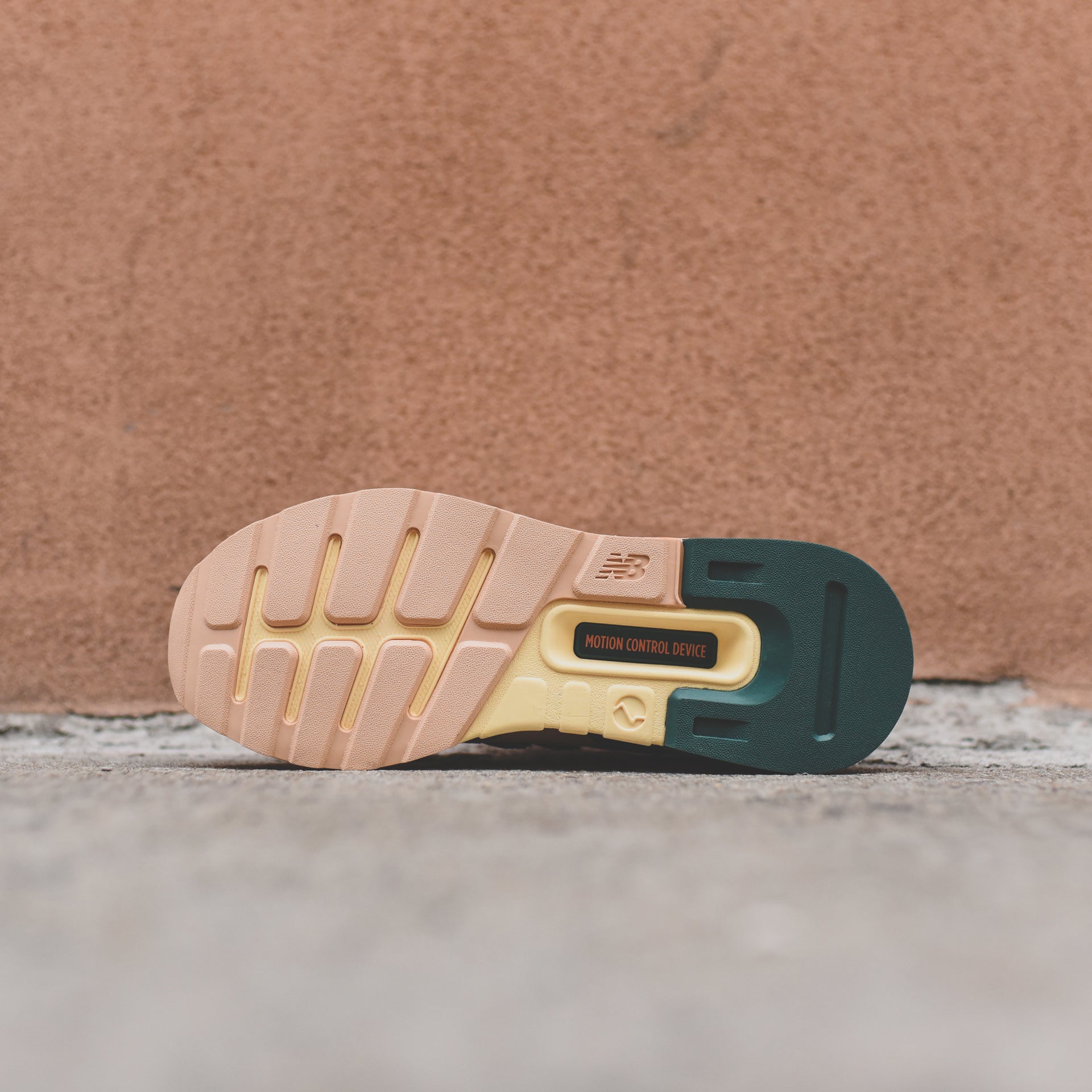 New Balance WMNS 997 Sport - Sandstone / White