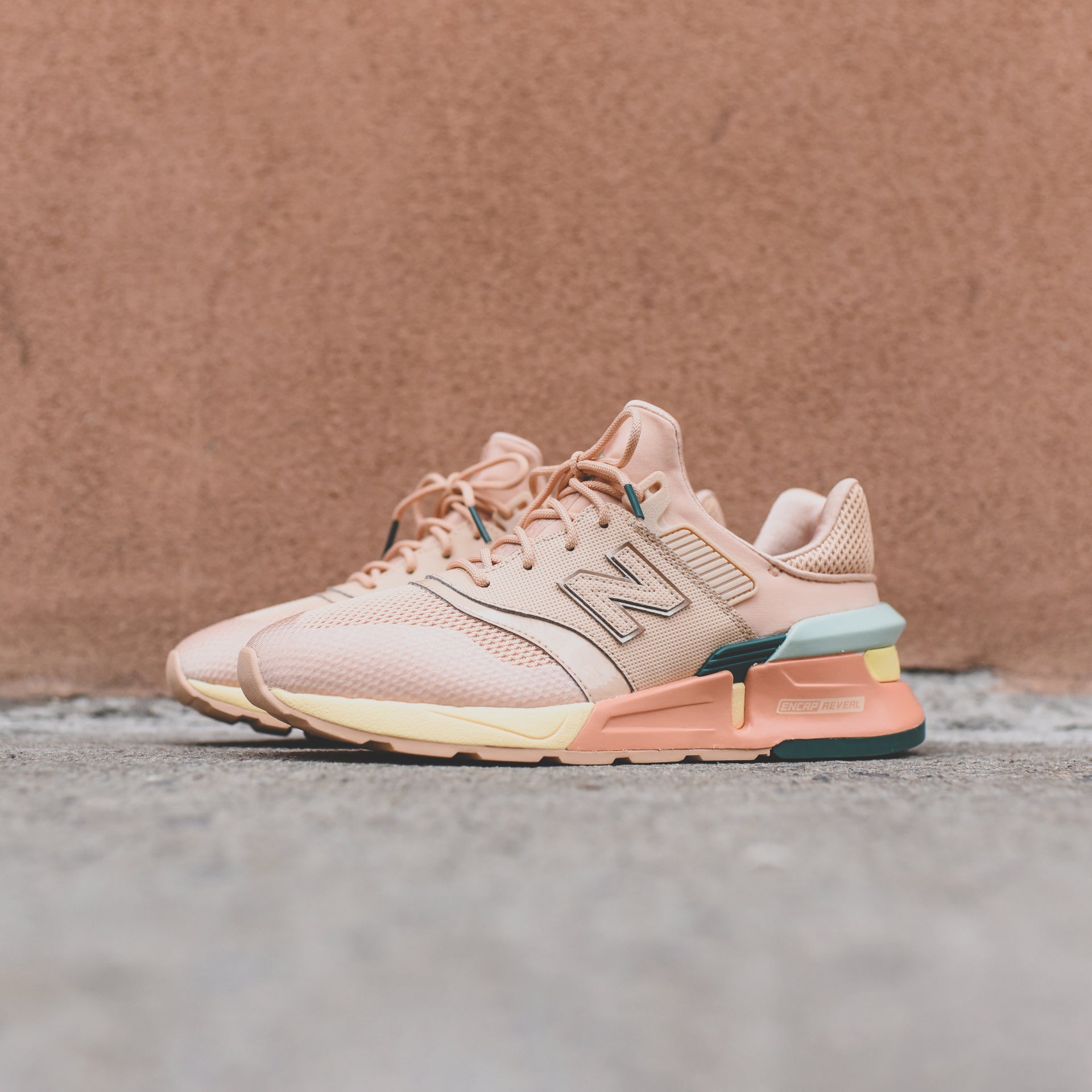 New Balance WMNS 997 Sport - Sandstone / White