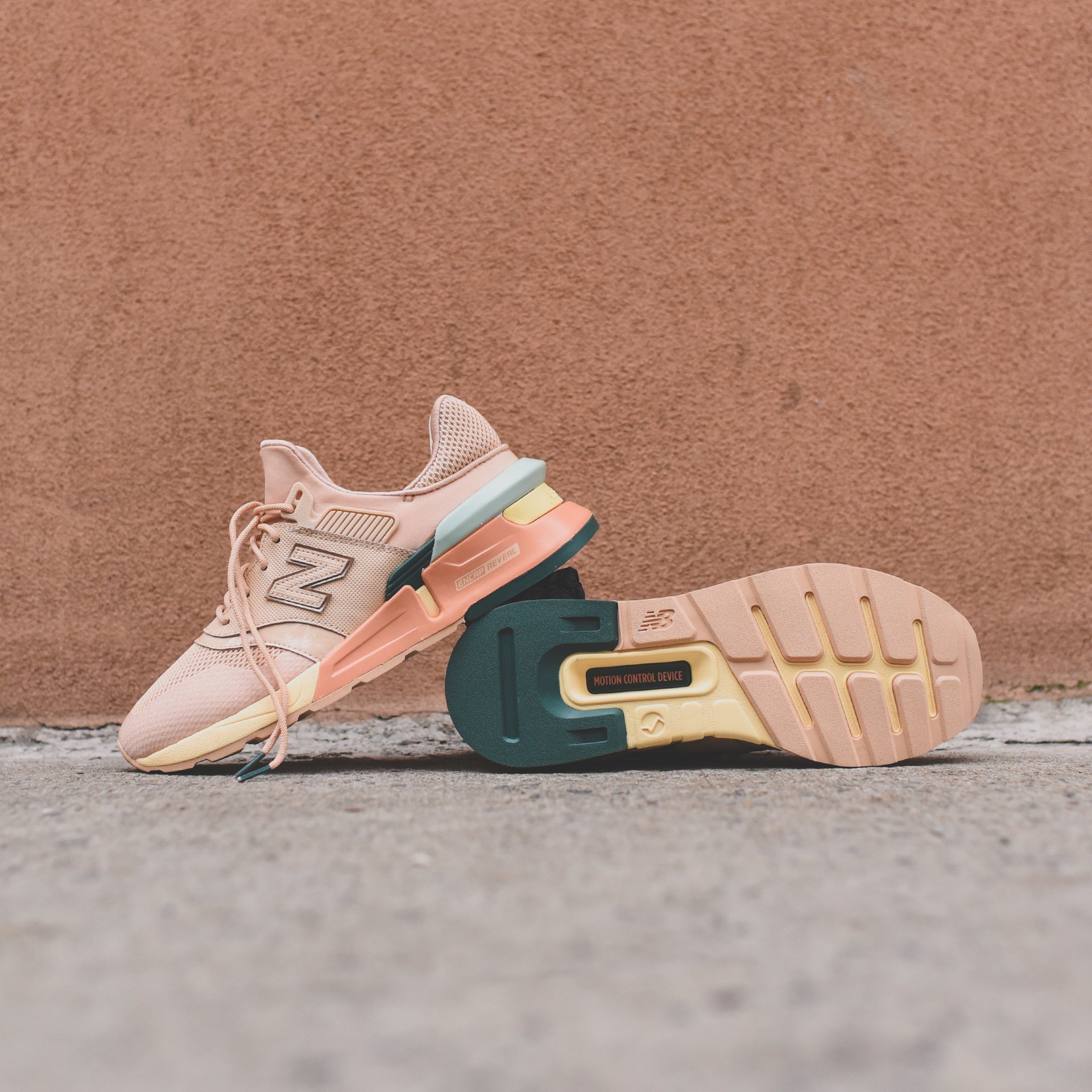 New Balance WMNS 997 Sport - Sandstone / White