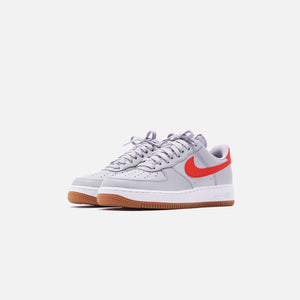 Nike Air Force 1 '07 LV8 Low - Wolf Grey / University Red / White Gum