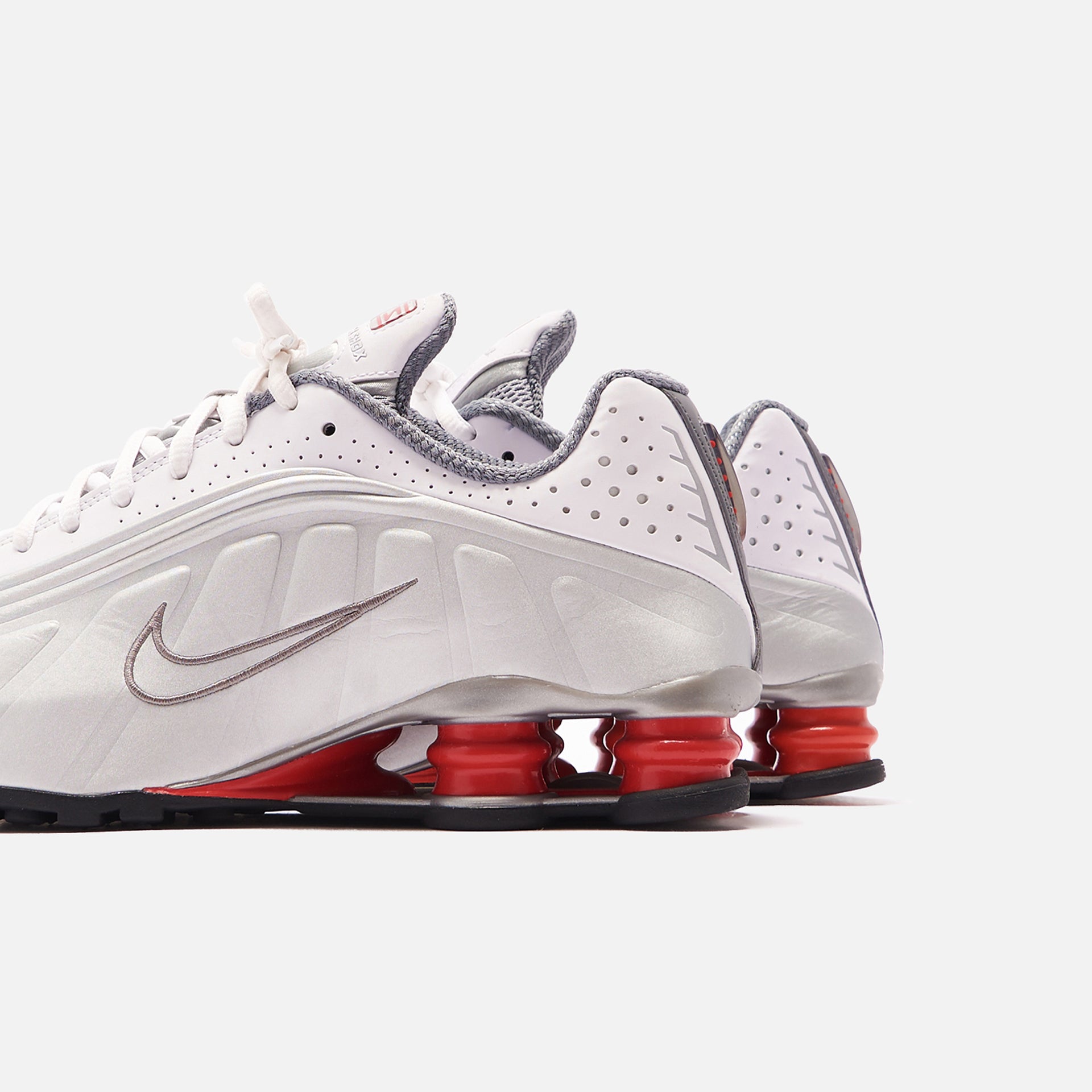 Nike Shox R4 - White / Metallic Silver / Comet