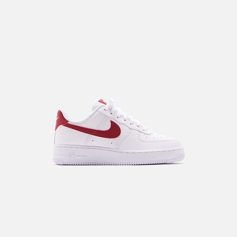 Nike WMNS Air Force 1 '07 Low - White / Noble Red