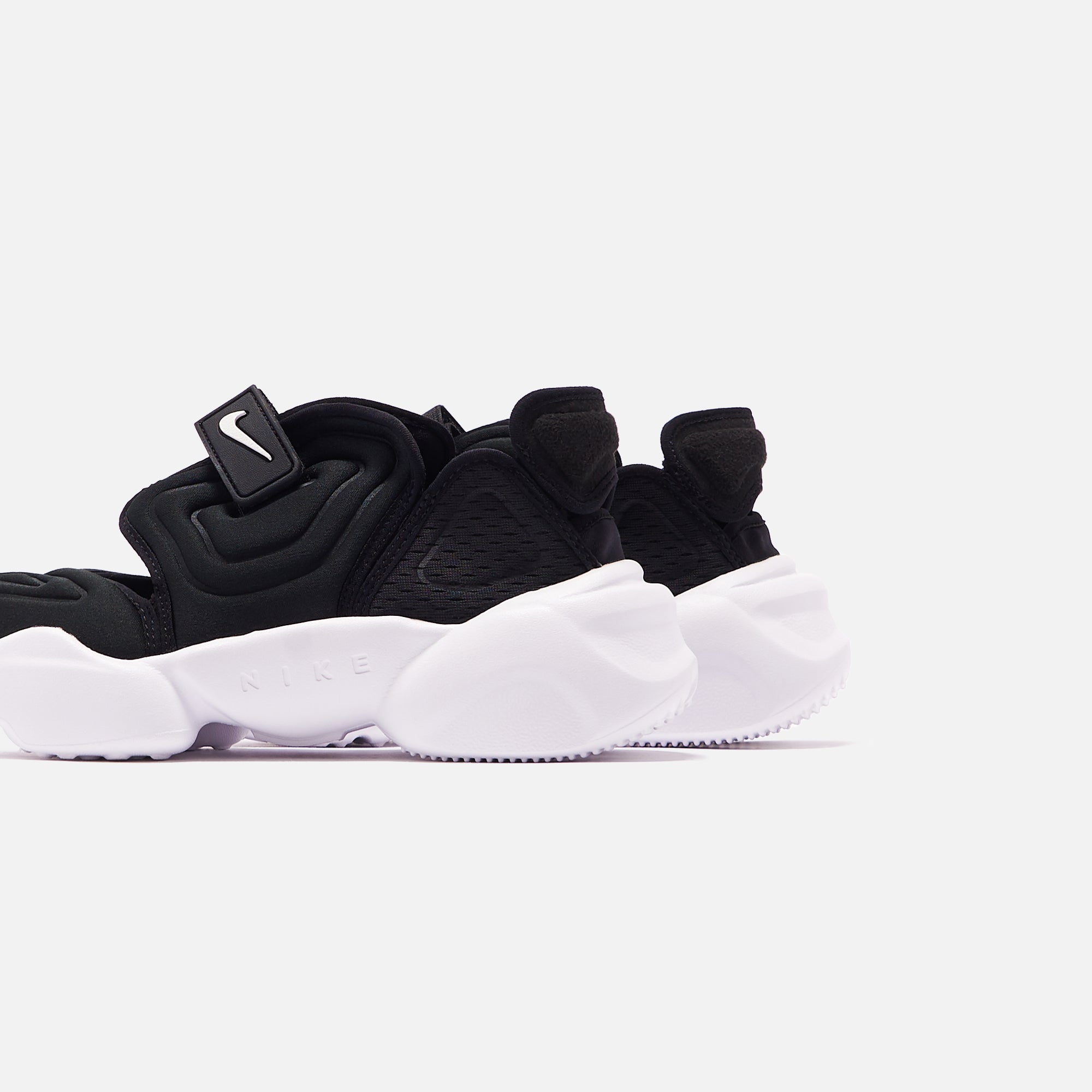 Nike WMNS Aqua Rift - Black / White – Kith