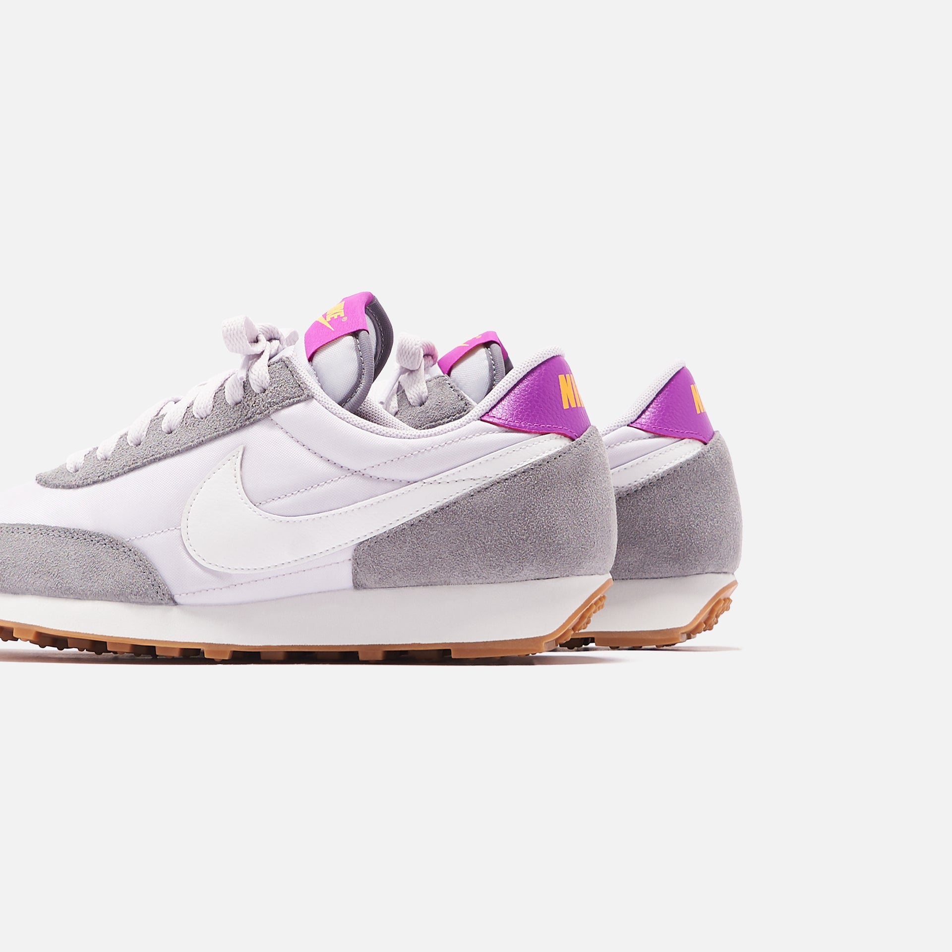 Nike WMNS Daybreak - Particle Grey / Summit White / Vast Grey / Vivid Purple