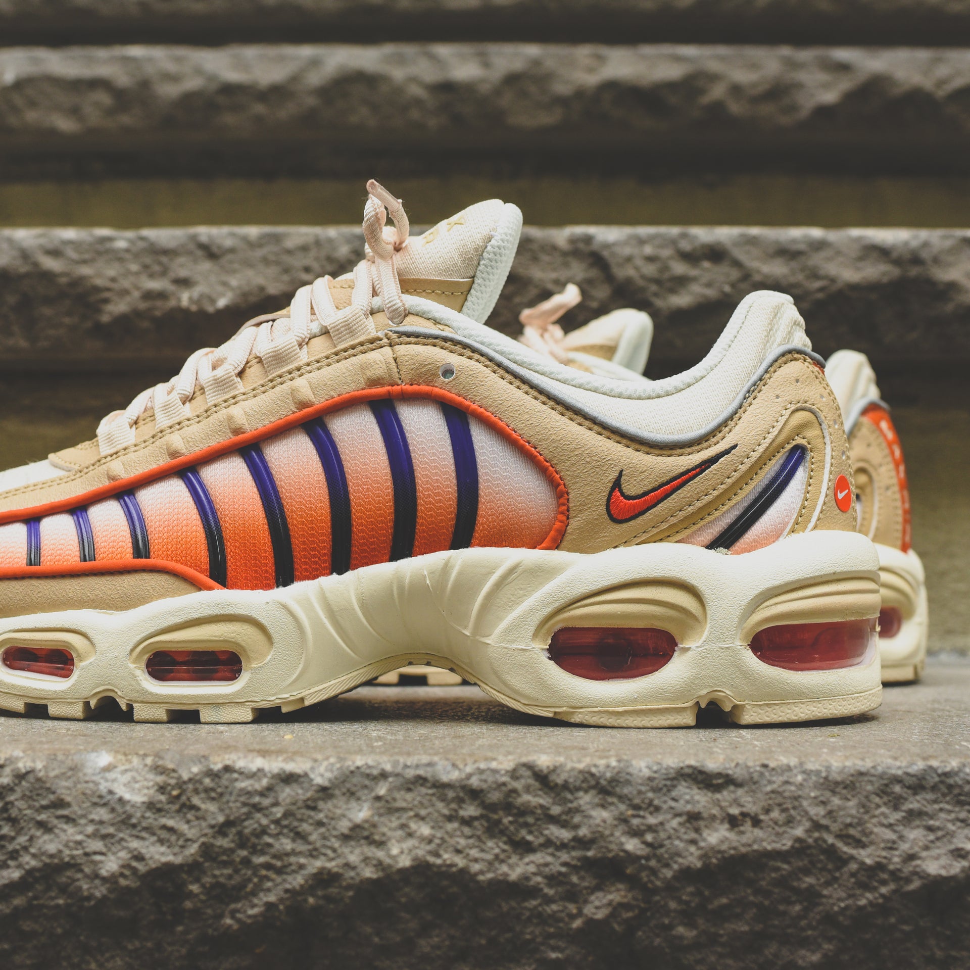 Nike Air Max Tailwind IV - Desert Ore / Team Orange / Campfire