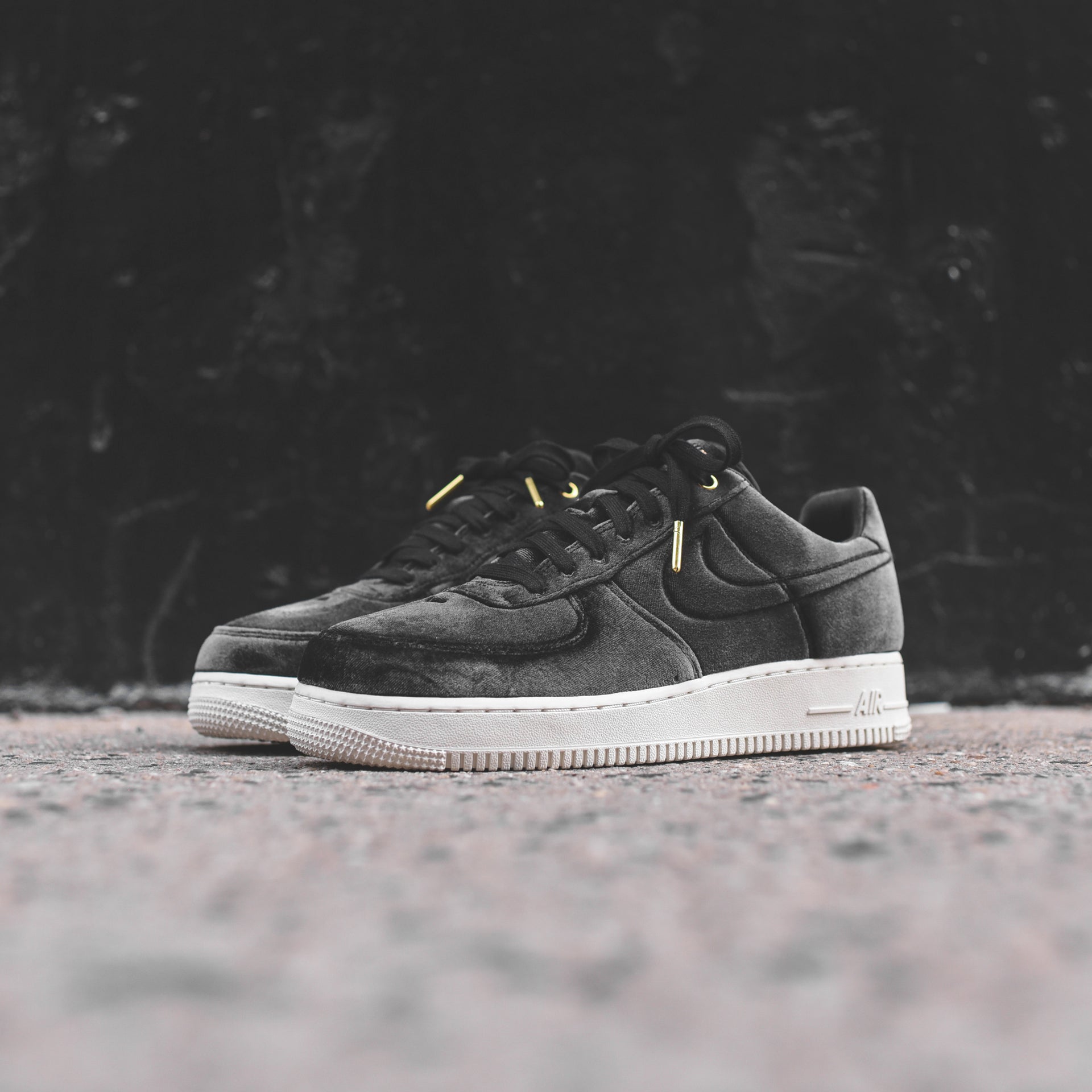 Nike Air Force 1 '07 PRM 3 - Black / Sail / Metallic Gold