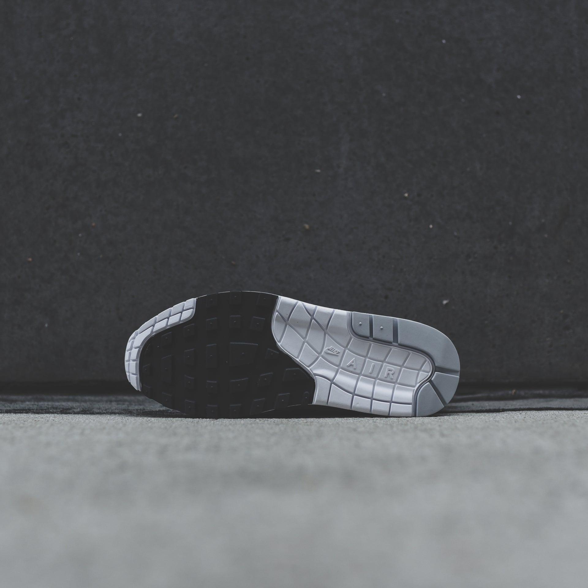 Nike Air Max 1 - White / Wolf Grey
