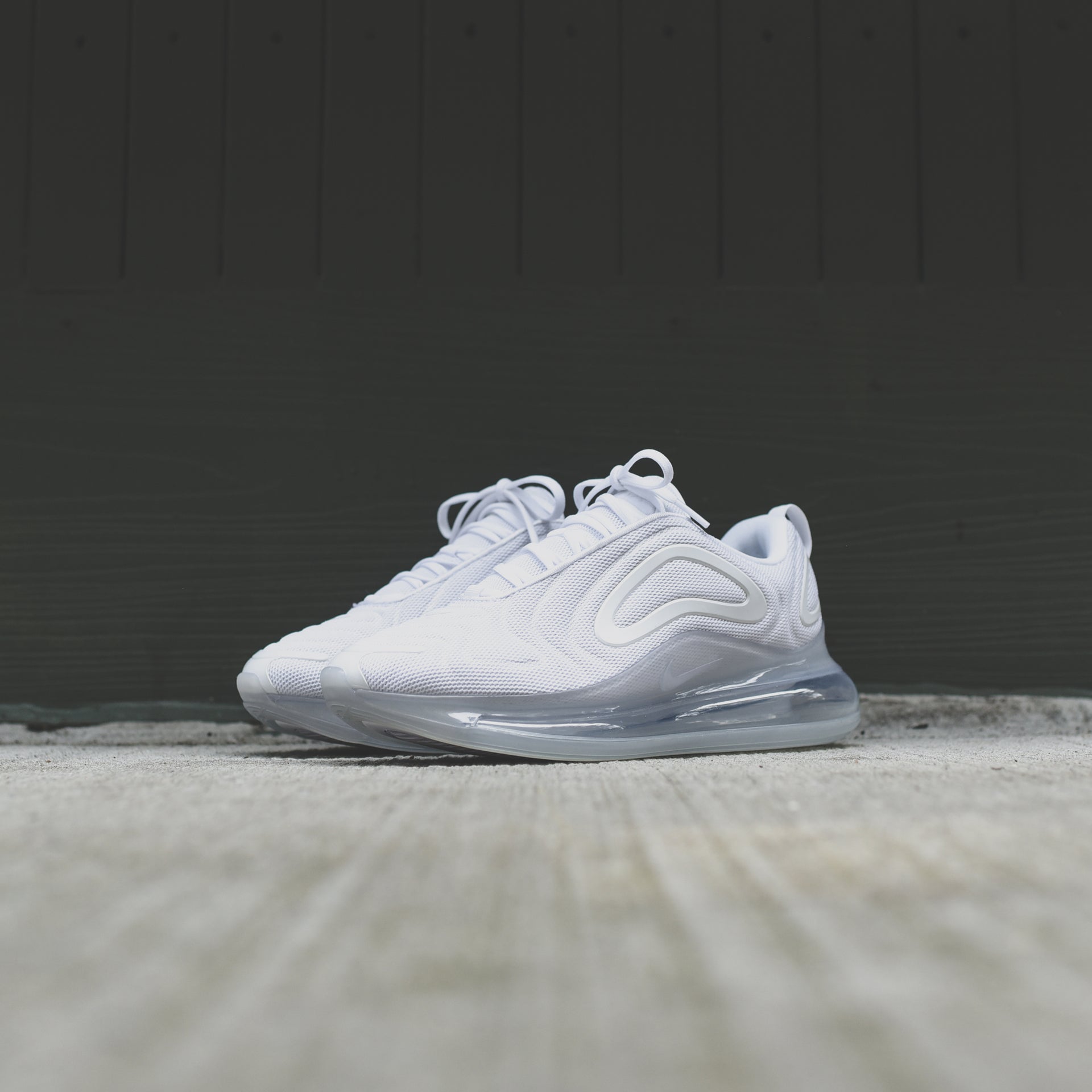 Nike Air Max 720 - White / Metallic Platinum