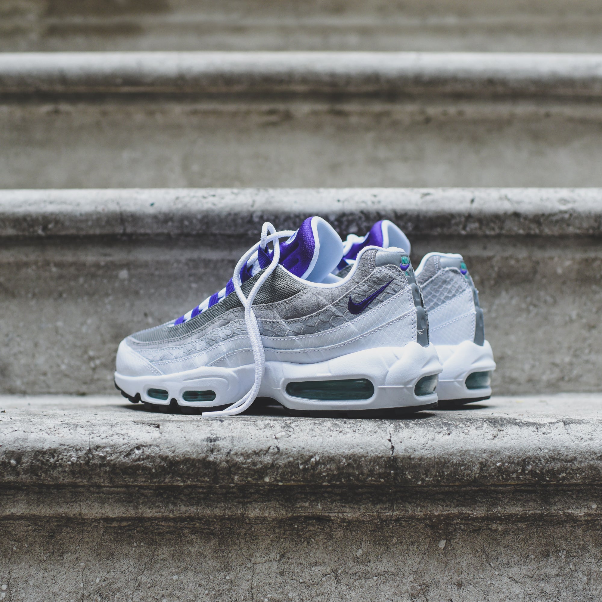 NIKE AIR MAX 95 LV8 WHITE/COURT PURPLE-EMERALD GREEN ao2450-101 エアマックス95 グレープグラデ スネーク