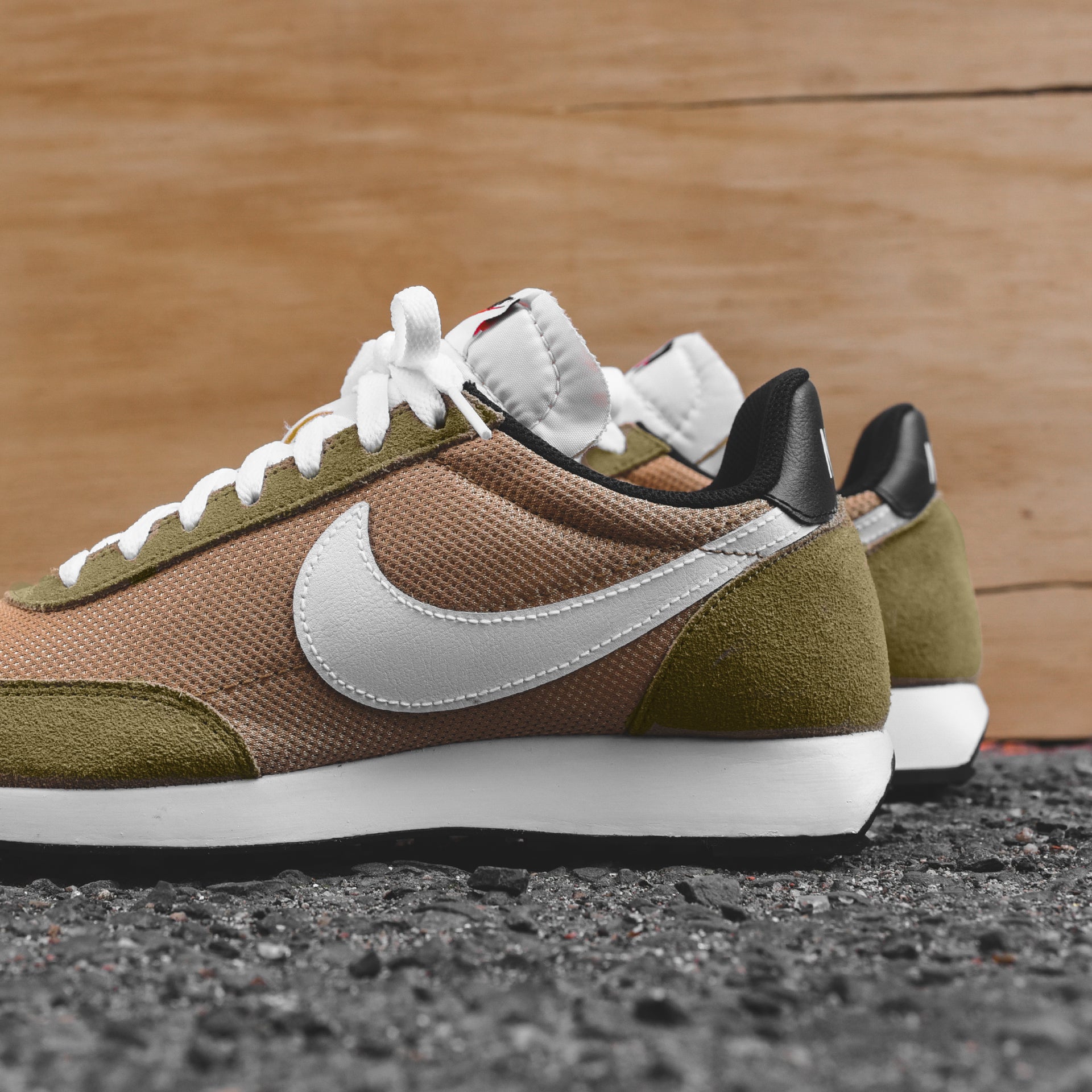 Nike Air Tailwind '79 - Parachute Beige / White / Club Gold