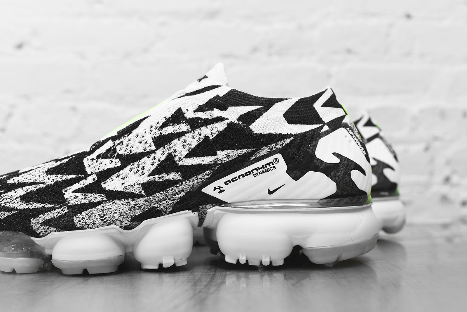 Nike x Acronym Air VaporMax Moc - White / Black / Volt Green
